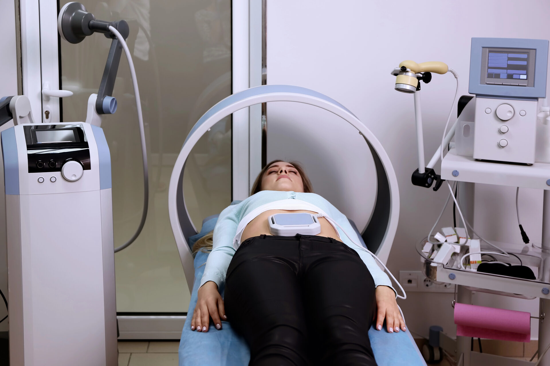 Pulsed electromagnetic field therapy device in clinic